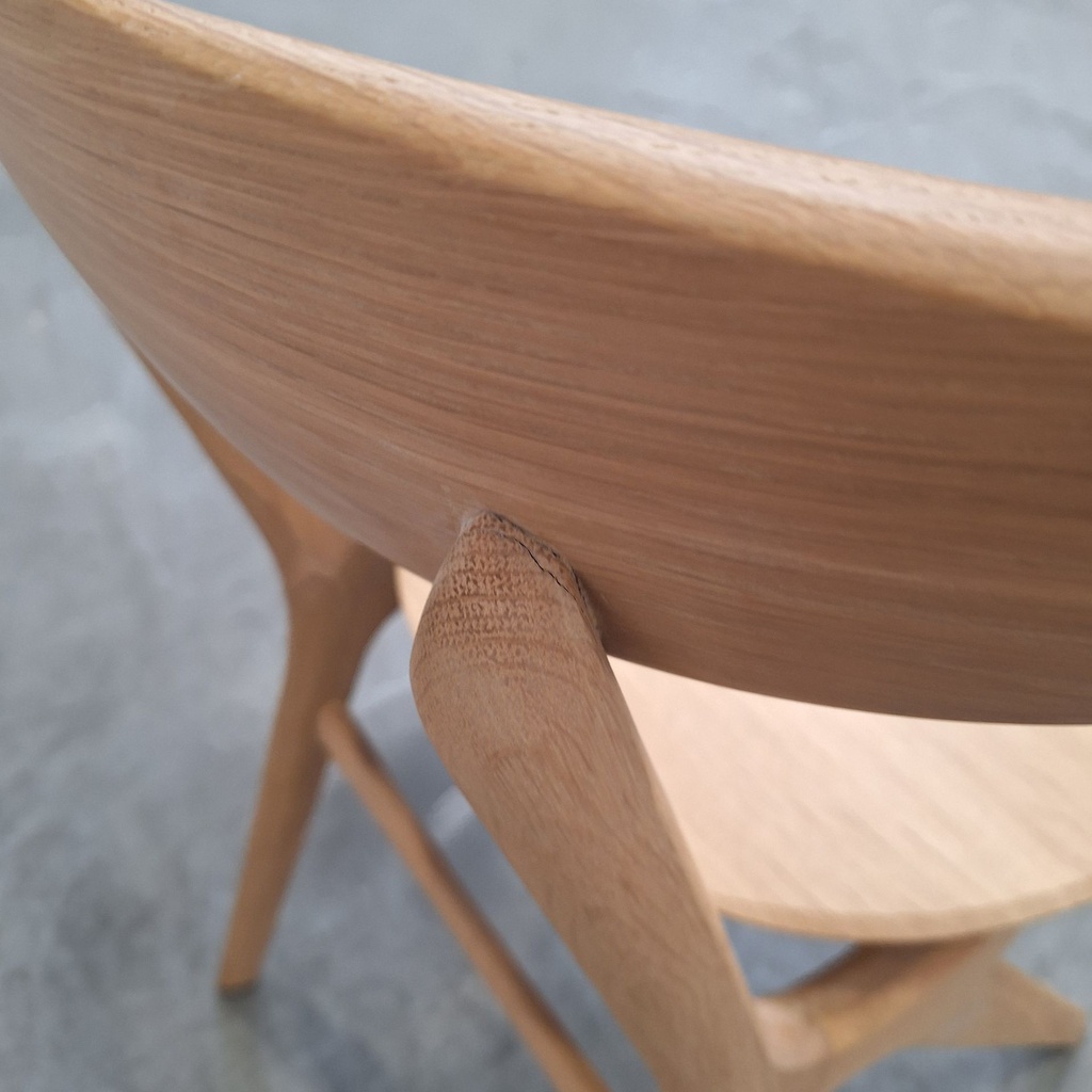 Eye dining chair