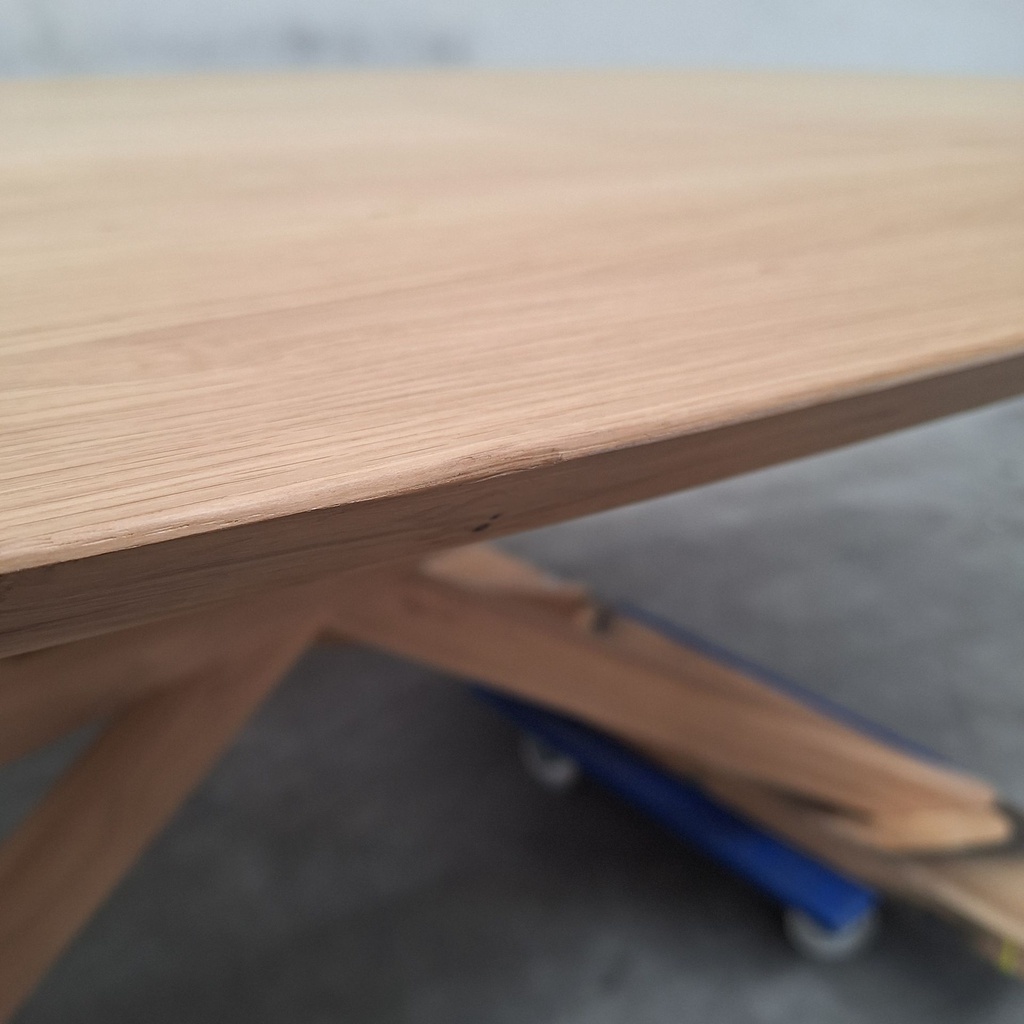 Mikado dining table