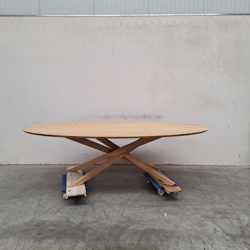 Mikado dining table