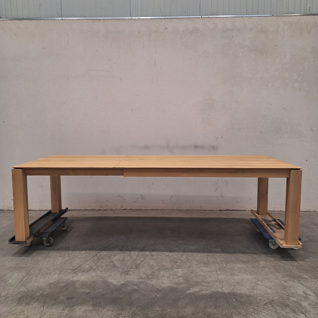 Slice extendable dining table
