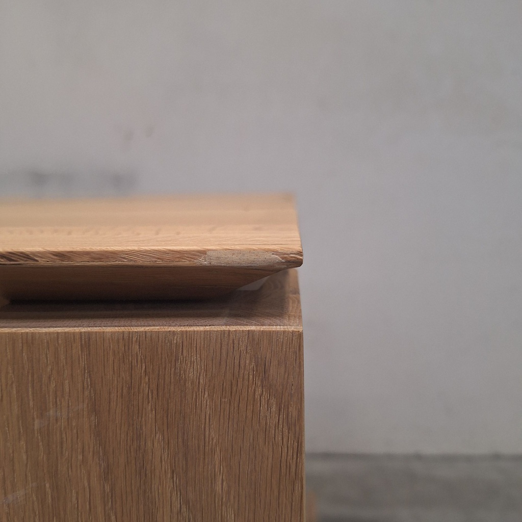 Slice extendable dining table
