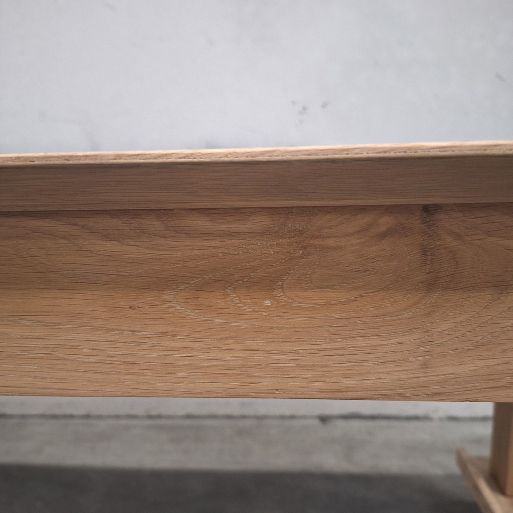 Slice extendable dining table