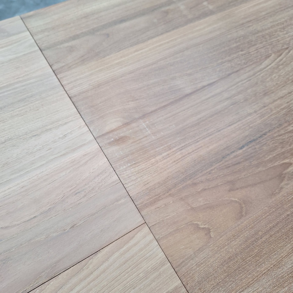 Slice extendable dining table