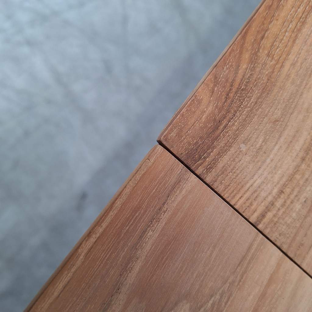 Slice extendable dining table