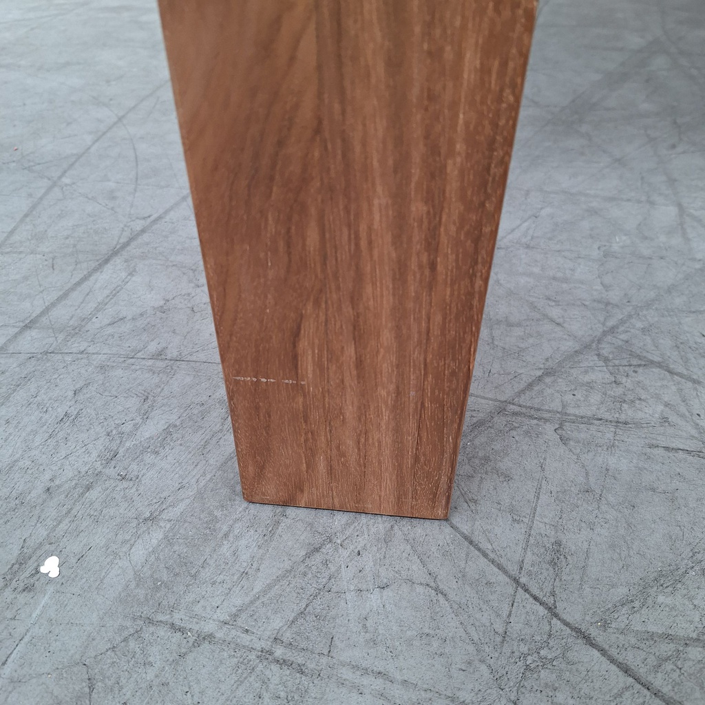 Slice extendable dining table