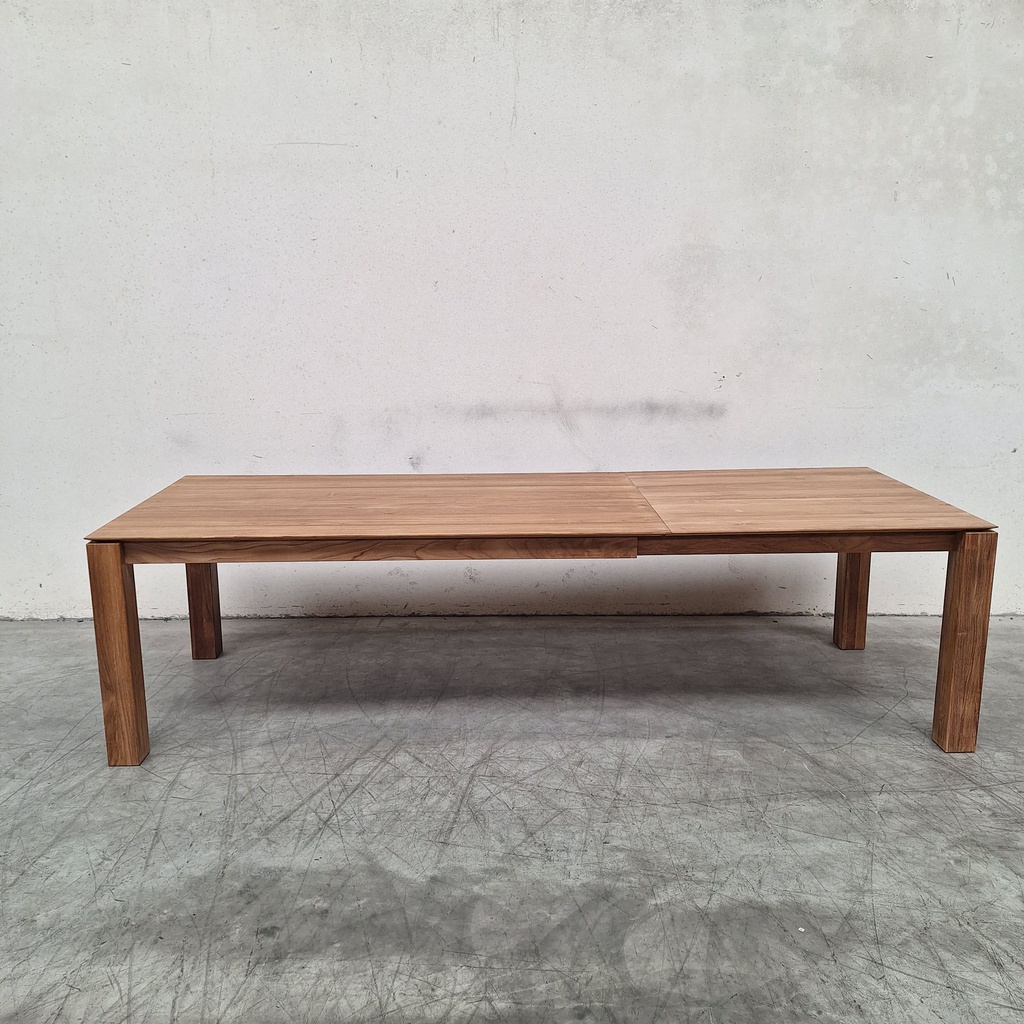 Slice extendable dining table