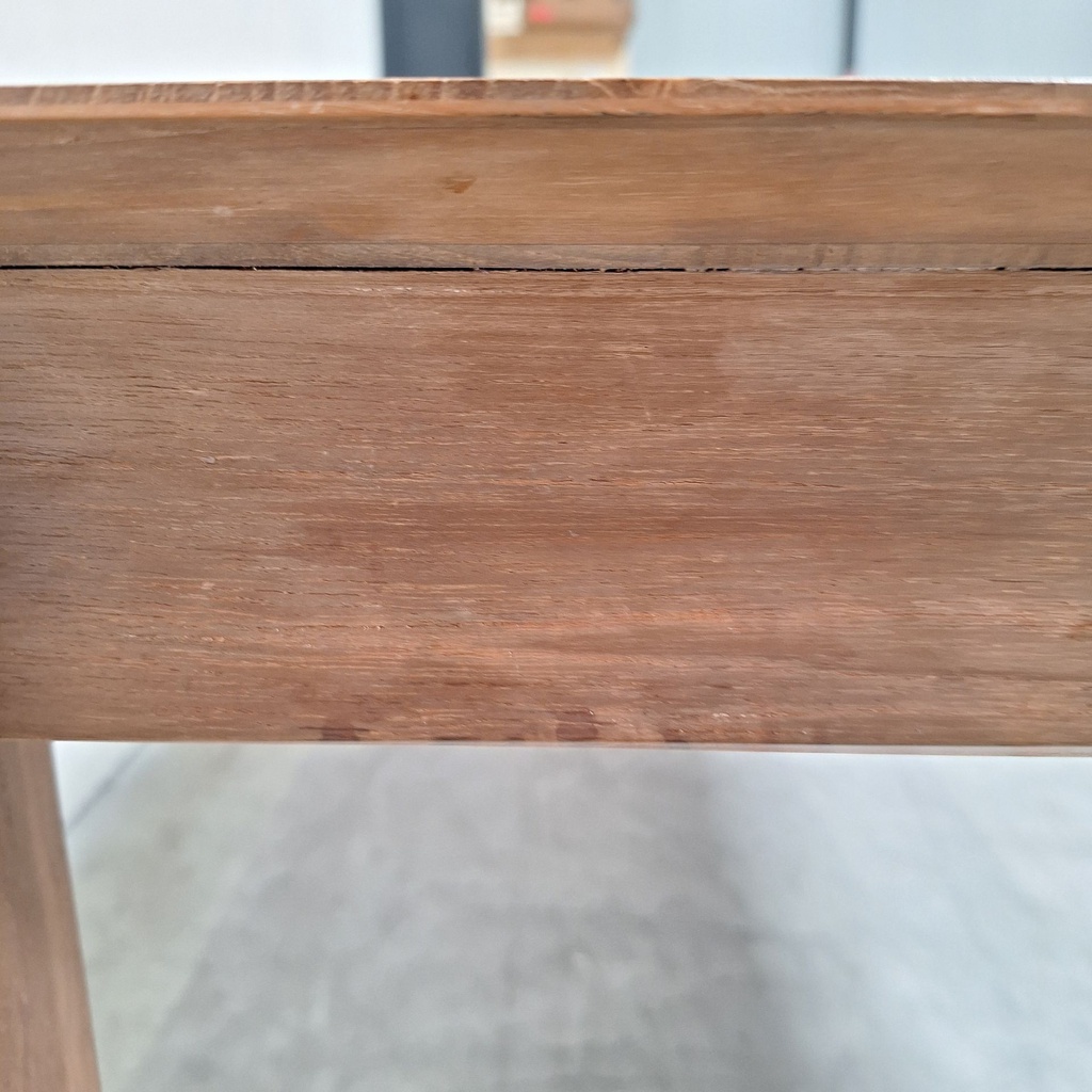 Slice extendable dining table