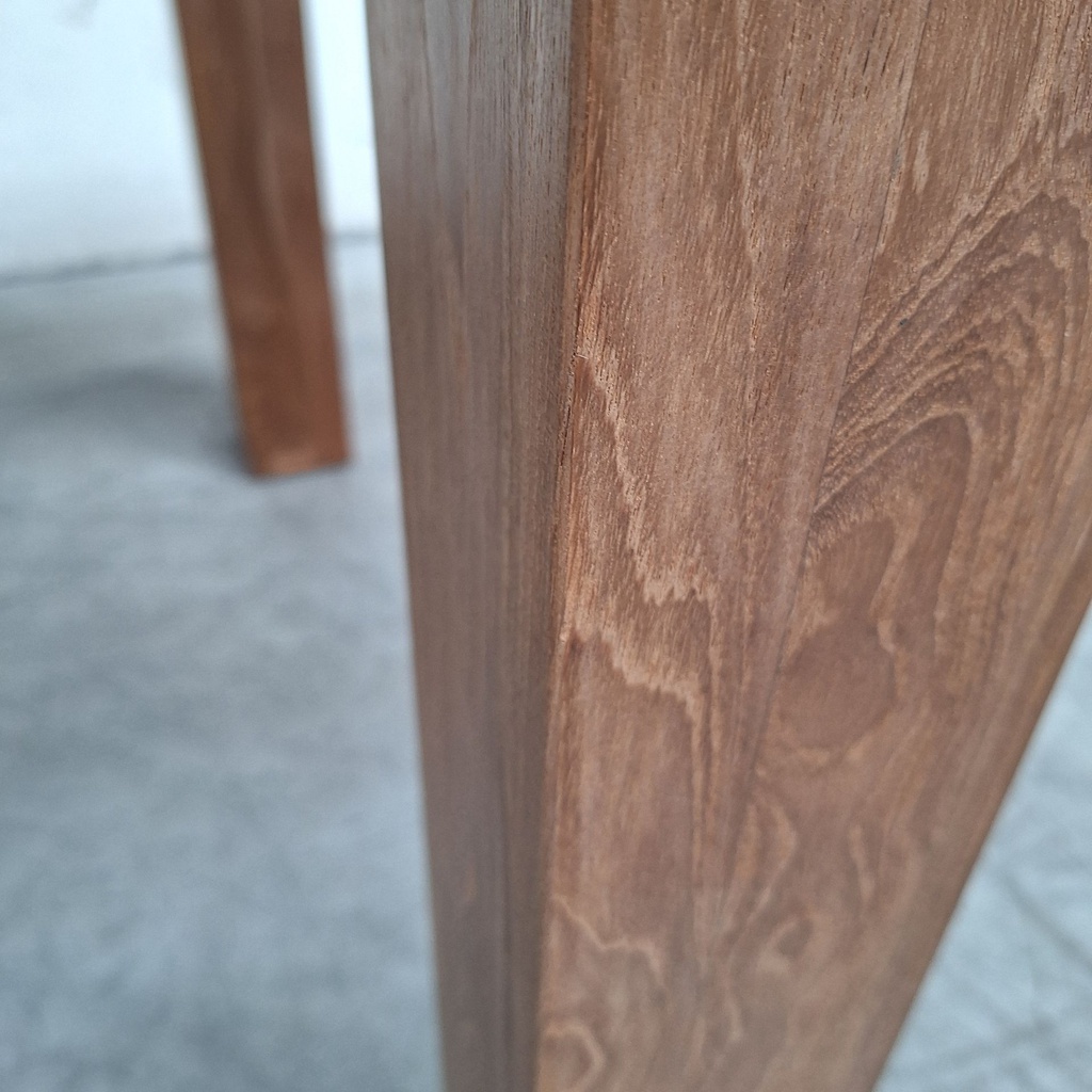 Slice extendable dining table