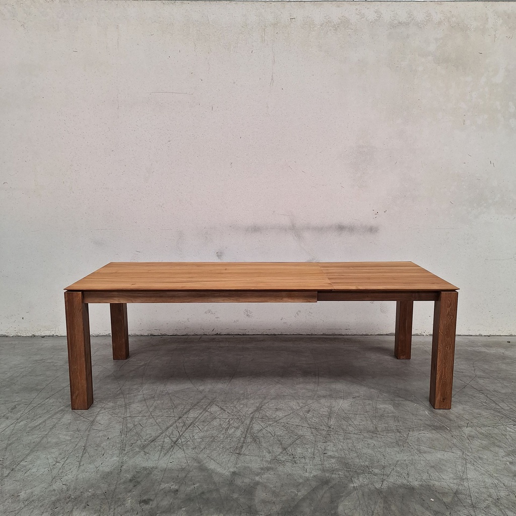 Slice extendable dining table