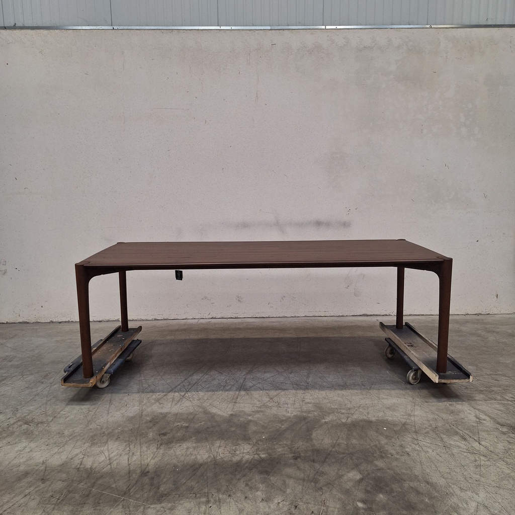 PI dining table