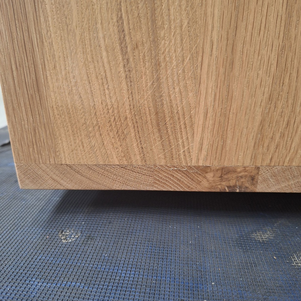 Shadow sideboard