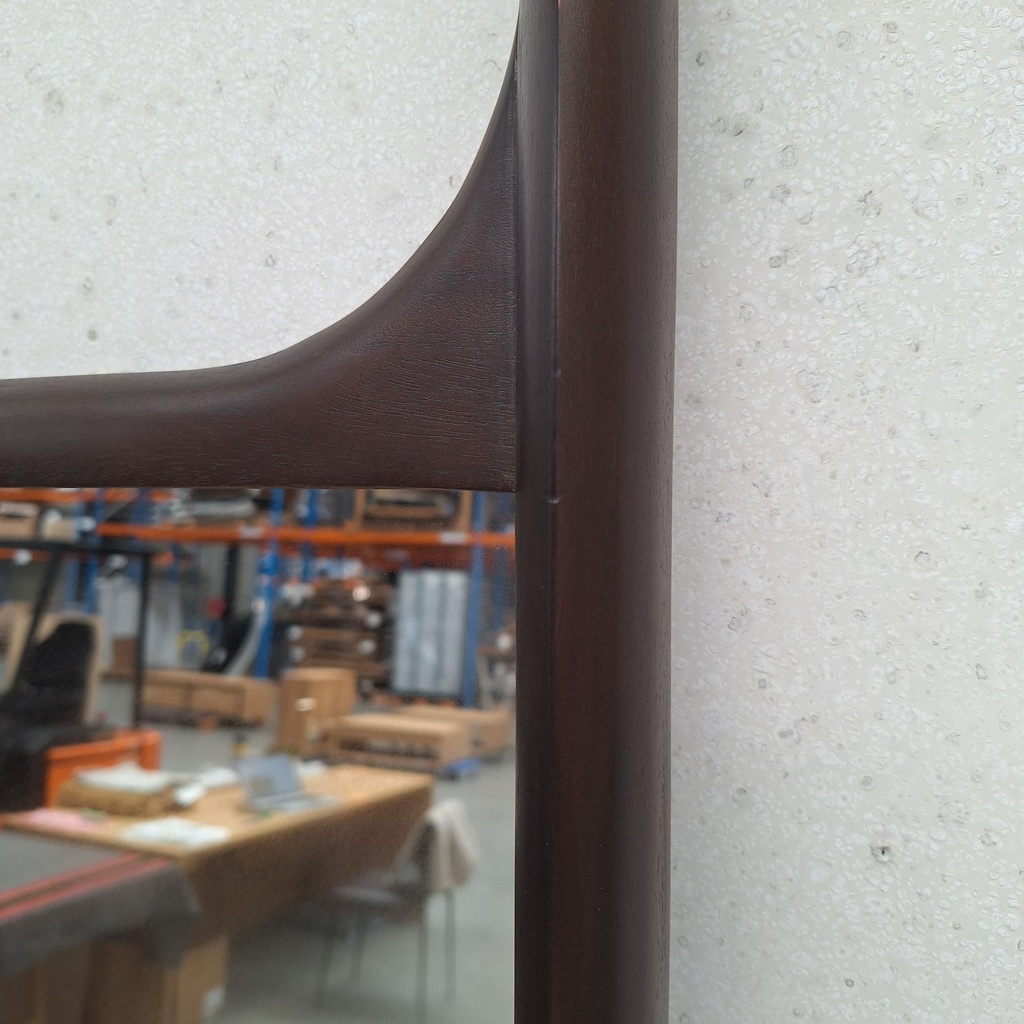 PI floor mirror