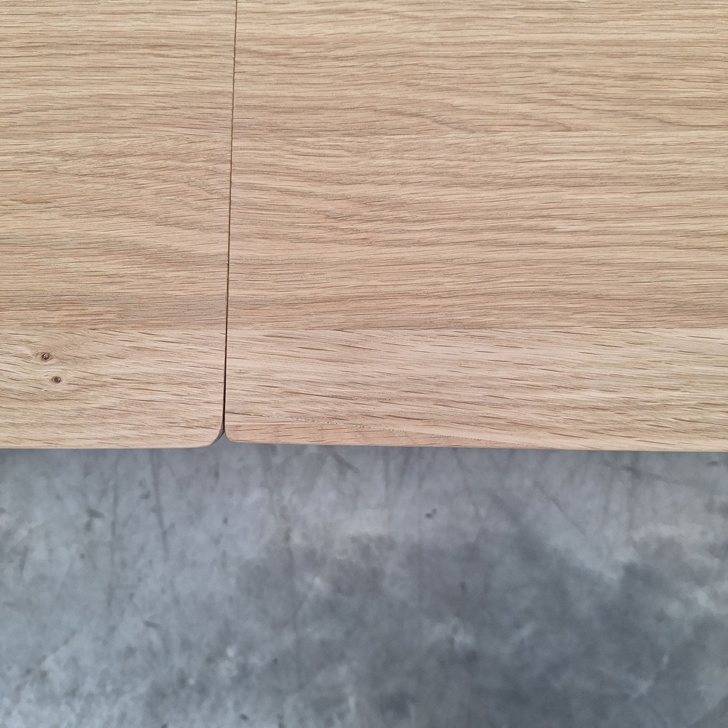 Bok extendable dining table