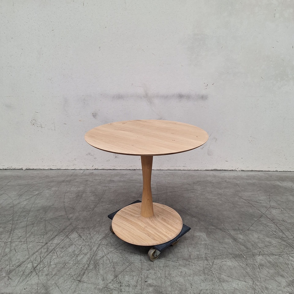 Torsion dining table