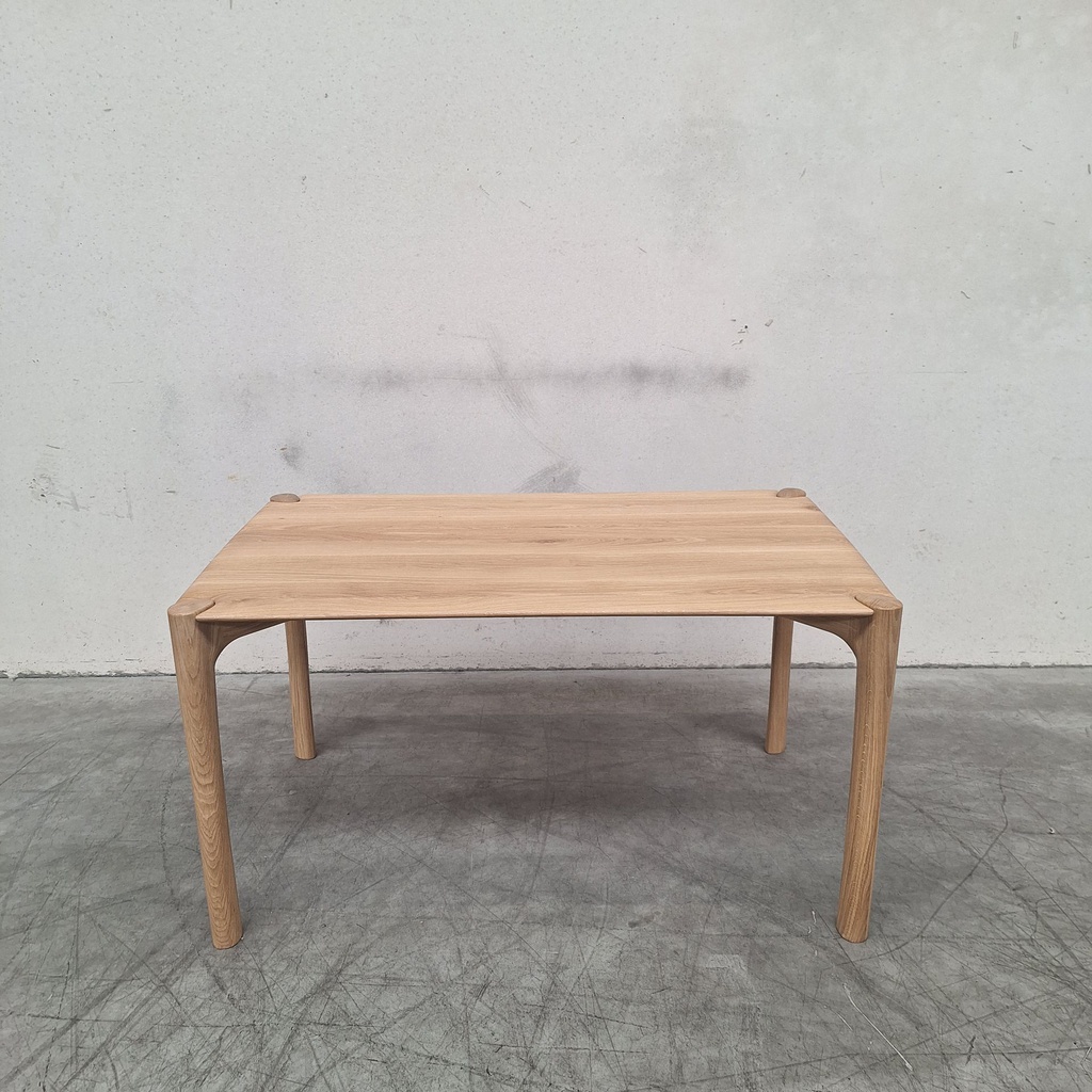 PI dining table