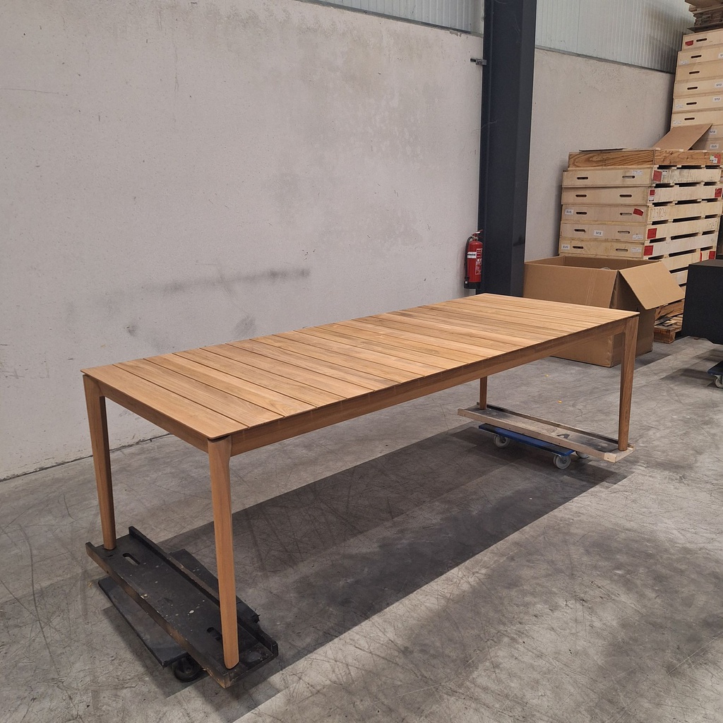Bok outdoor dining table