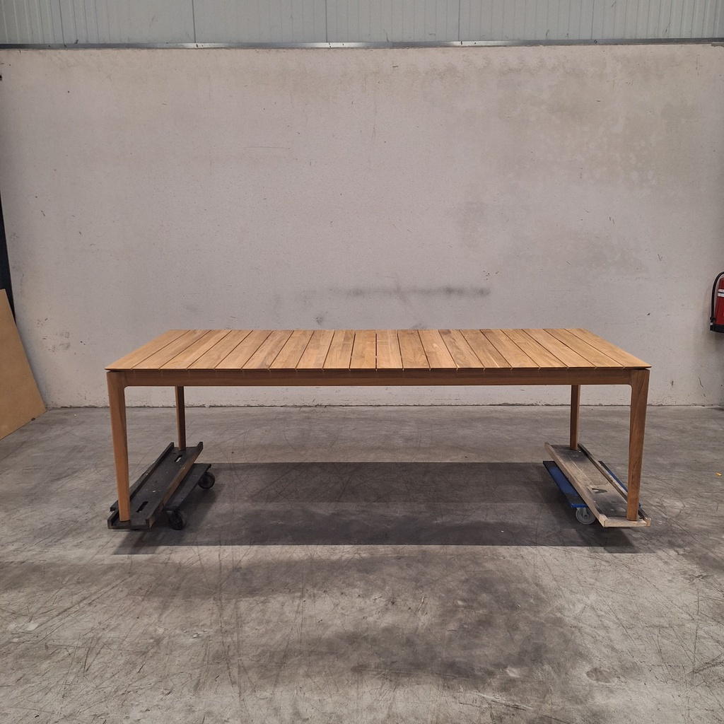 Bok outdoor dining table