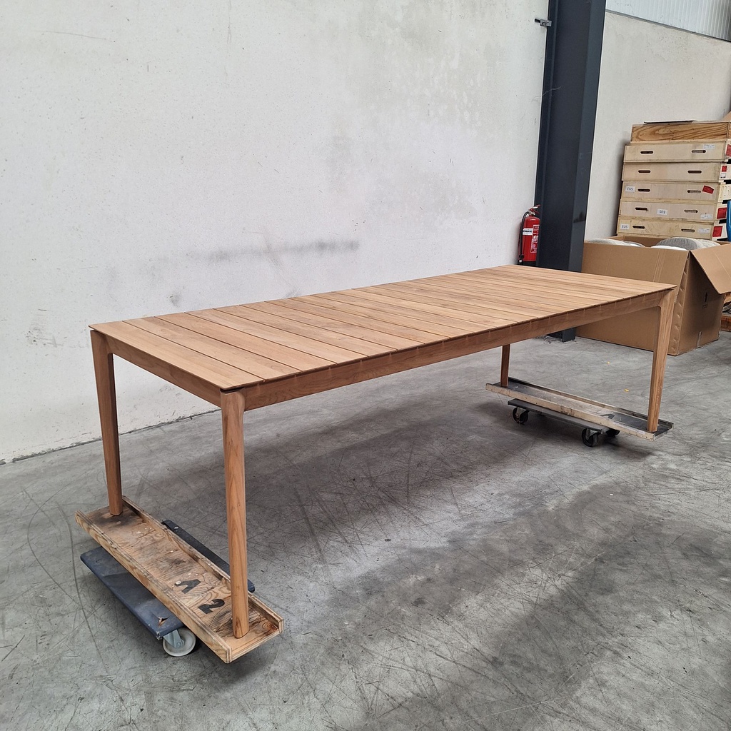 Bok outdoor dining table