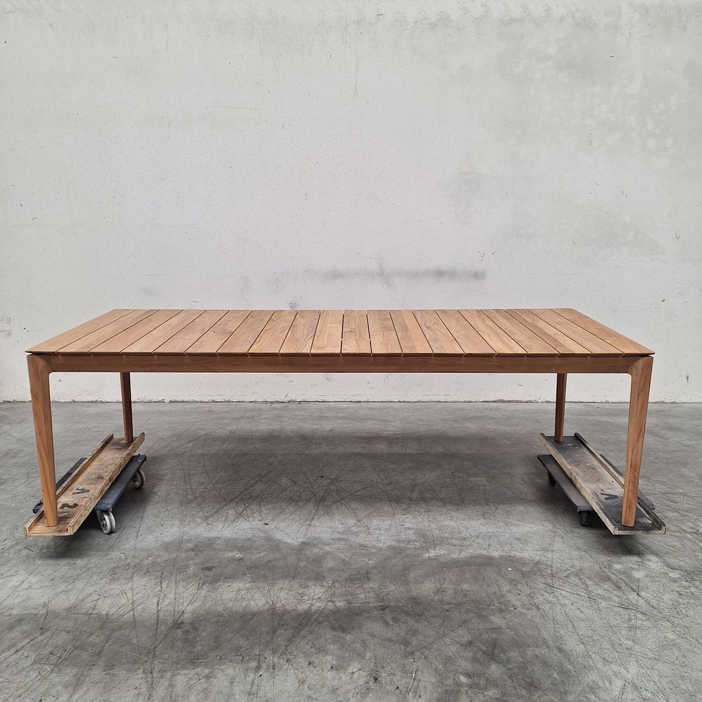 Bok outdoor dining table