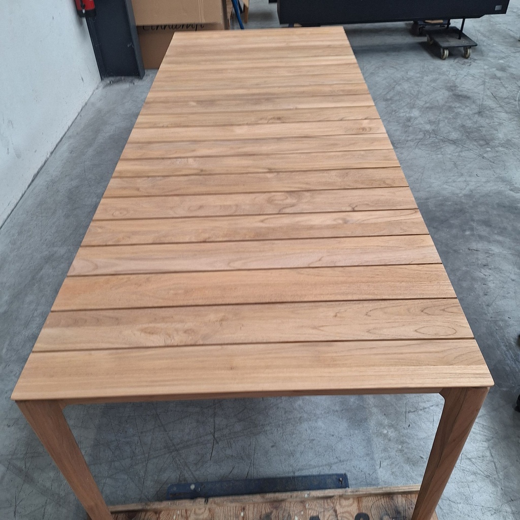 Bok outdoor dining table
