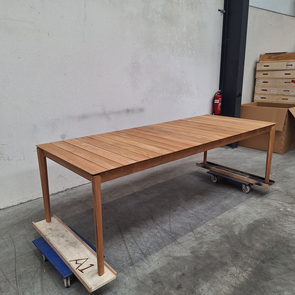 Bok outdoor dining table