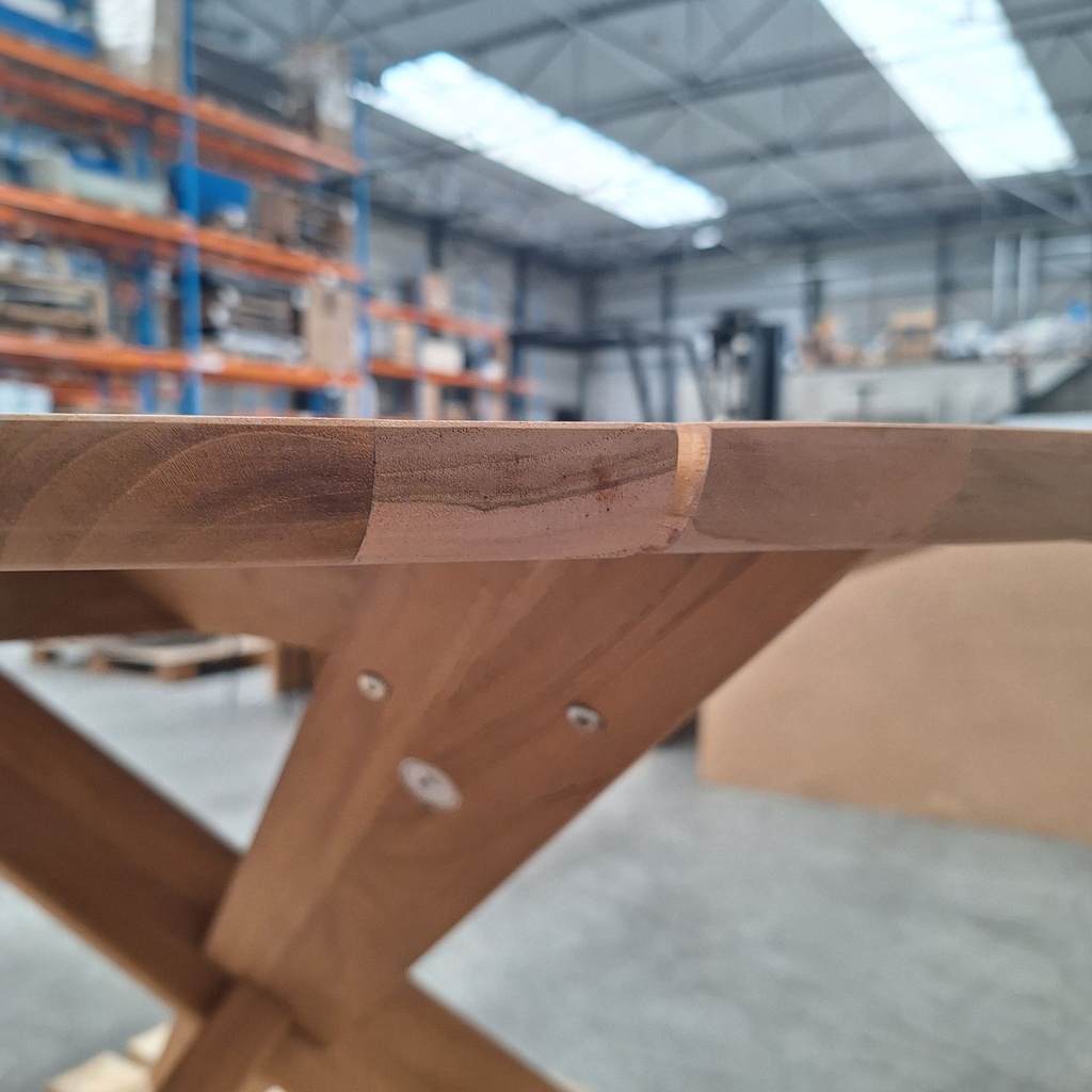 Circle outdoor dining table