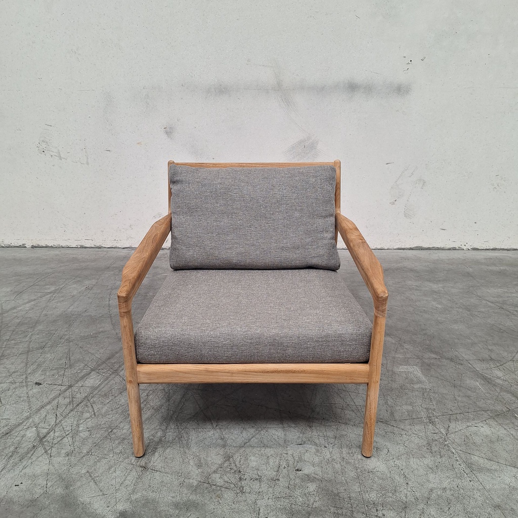 Jack outdoor lounge chair with cushion