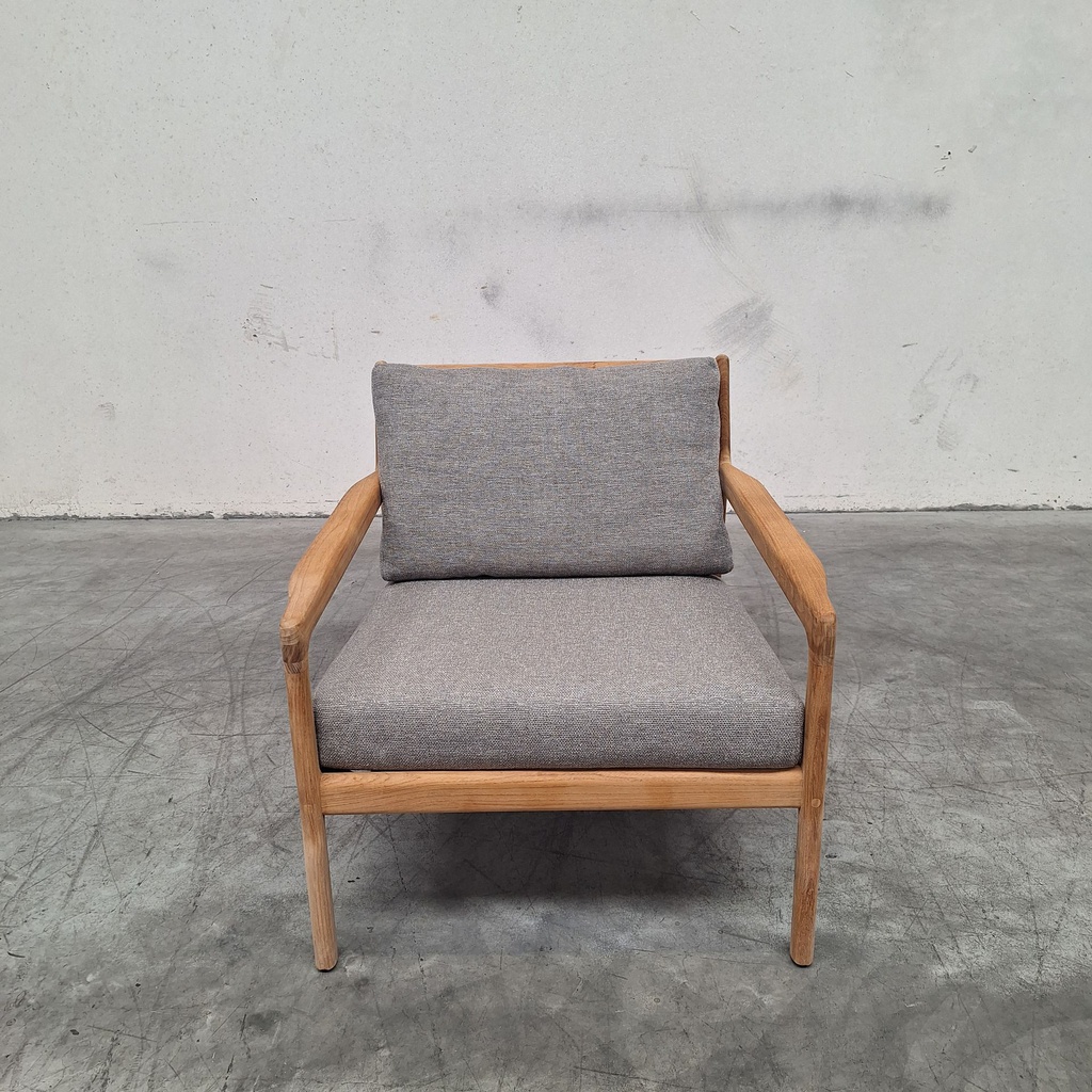 Jack outdoor lounge chair with cushion