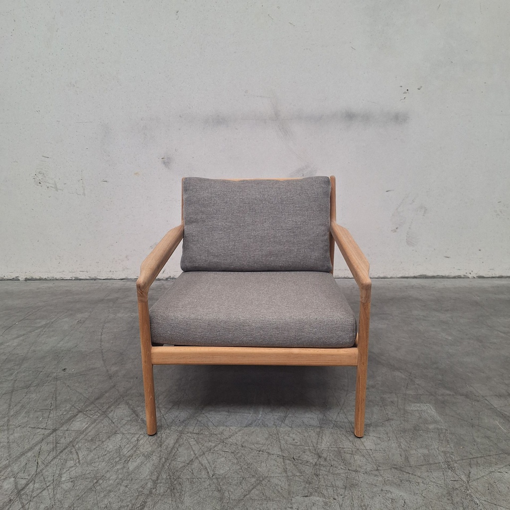 Jack outdoor lounge chair with cushion