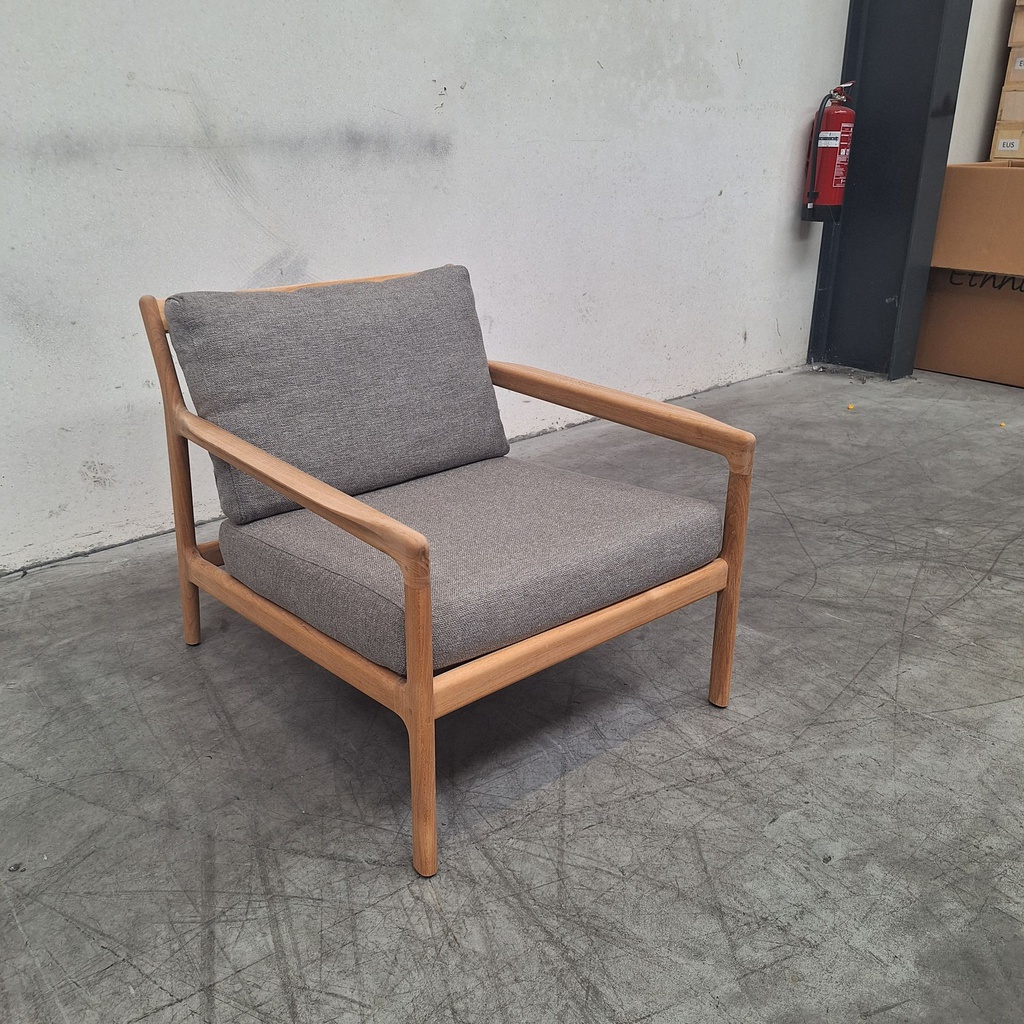 Jack outdoor lounge chair with cushion