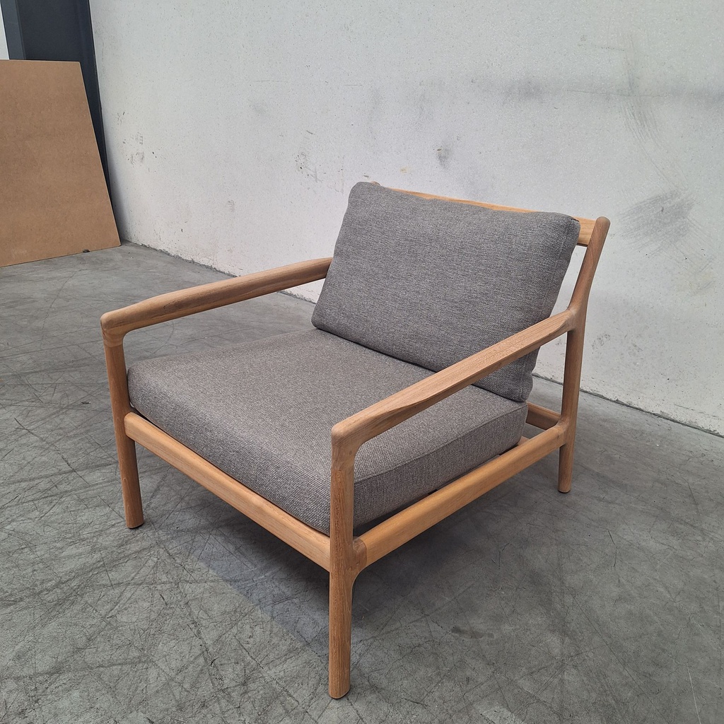 Jack outdoor lounge chair with cushion