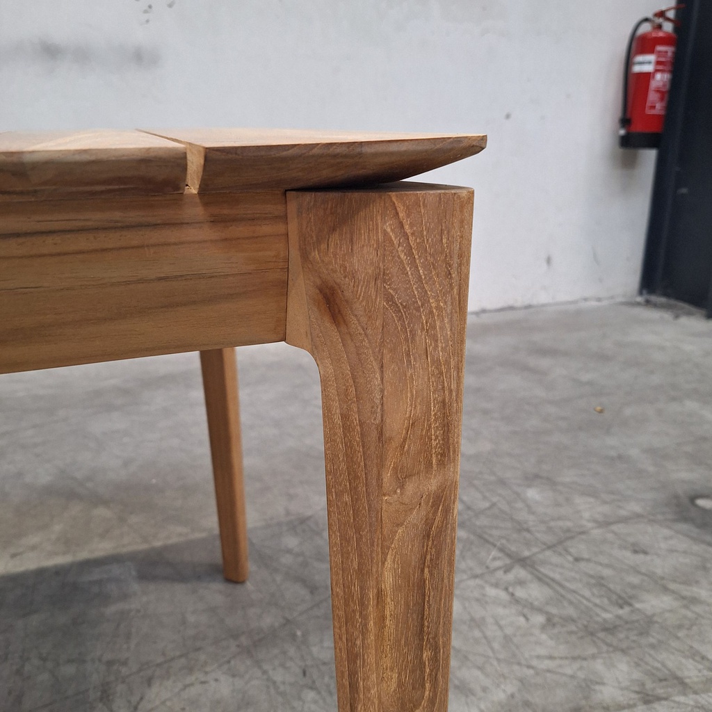 Bok outdoor dining table