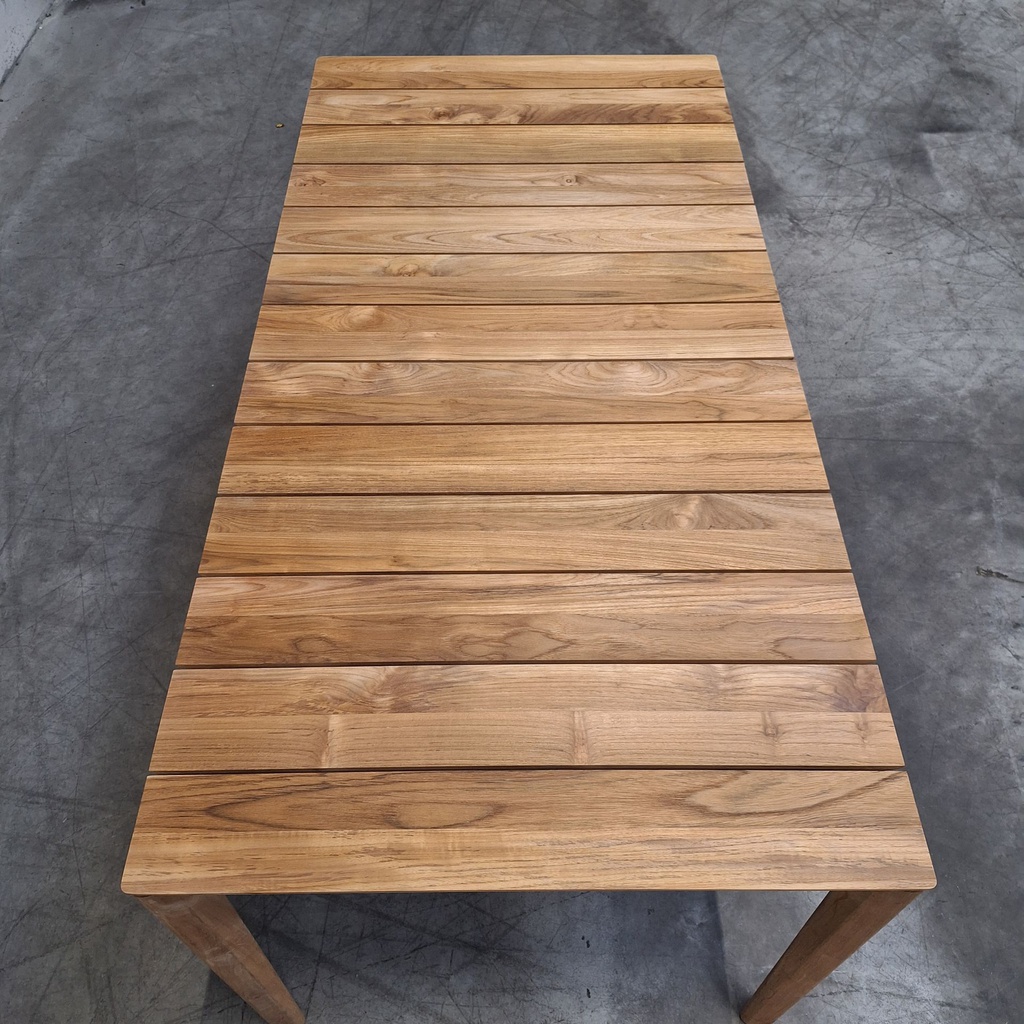 Bok outdoor dining table