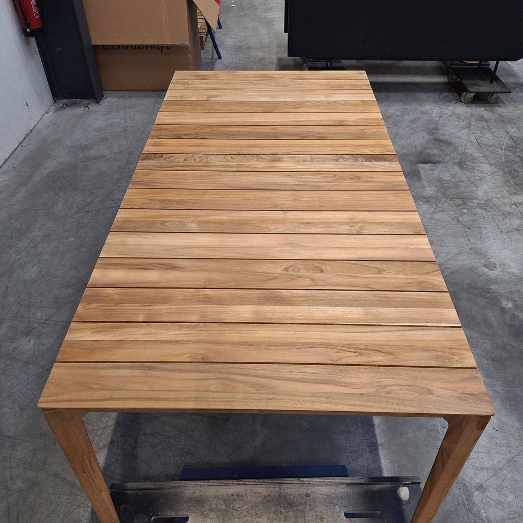 Bok outdoor dining table