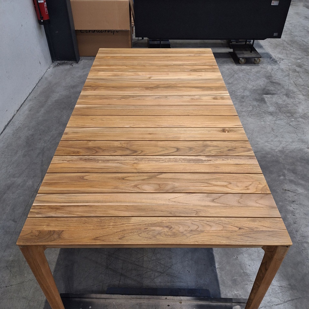 Bok outdoor dining table