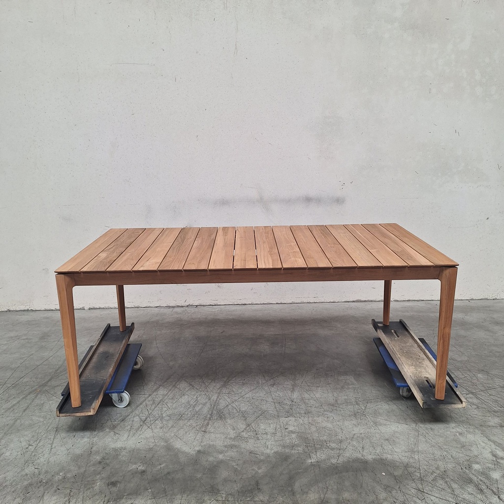 Bok outdoor dining table