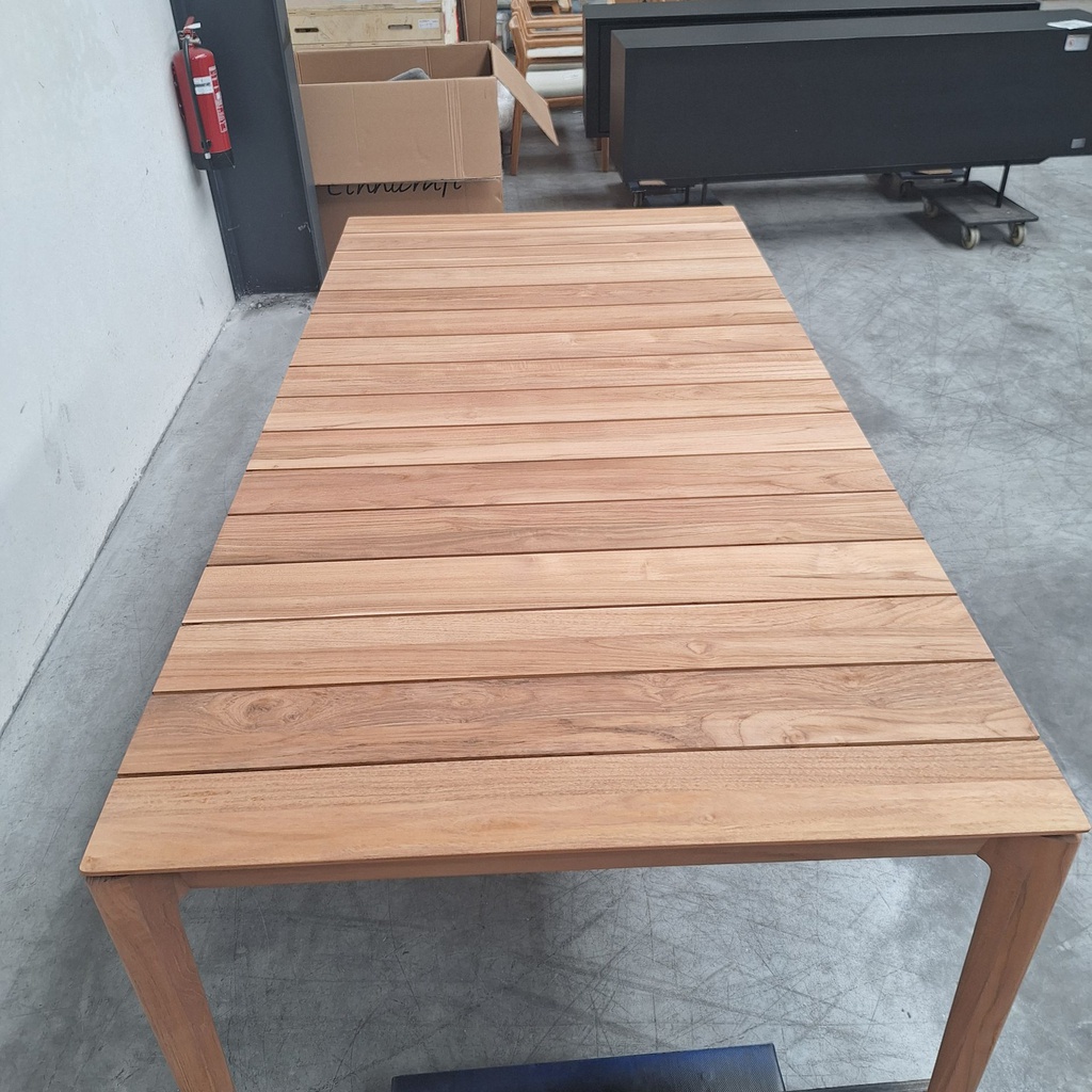 Bok outdoor dining table