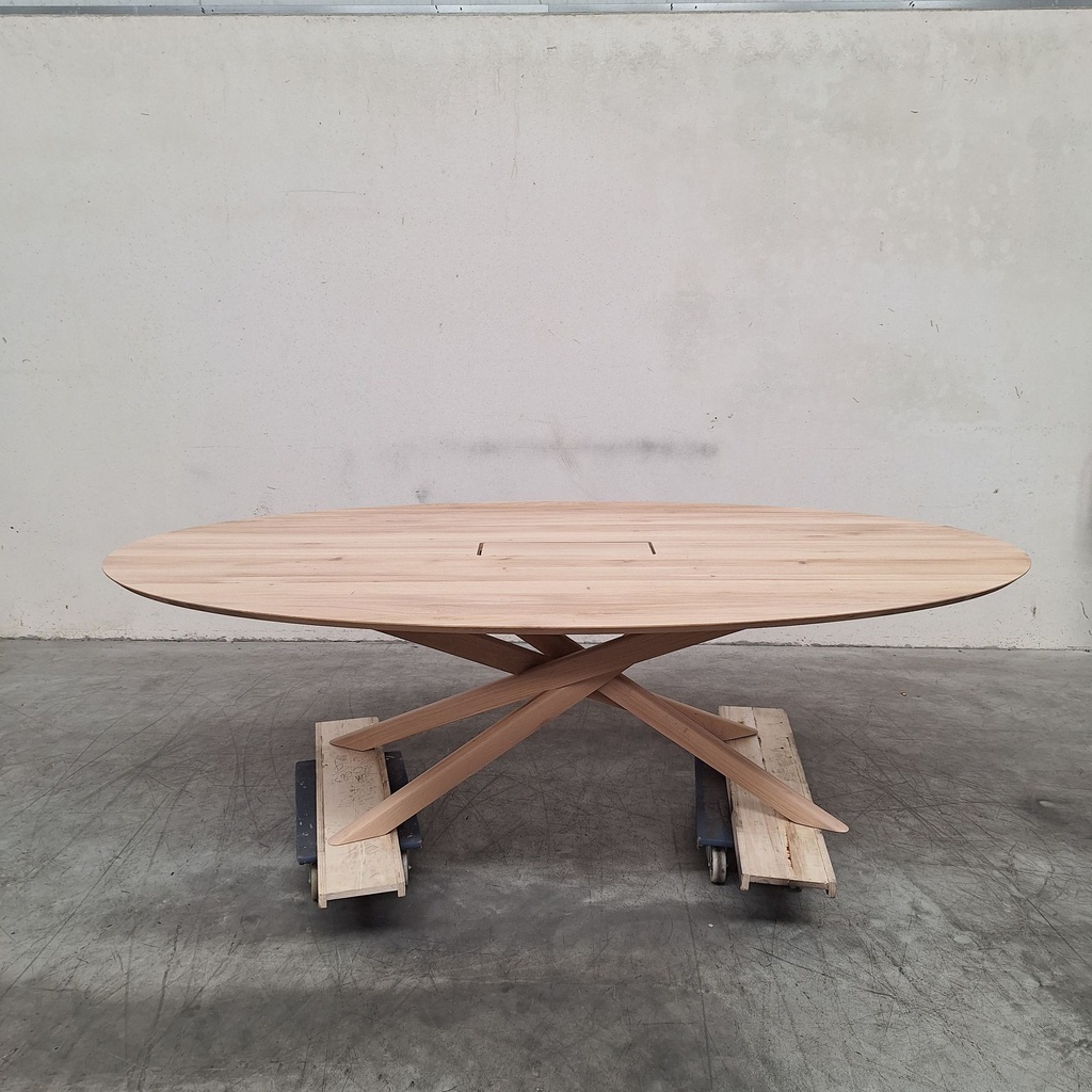 Mikado meeting table
