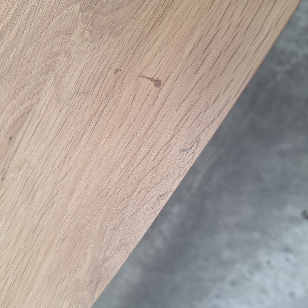 Mikado meeting table