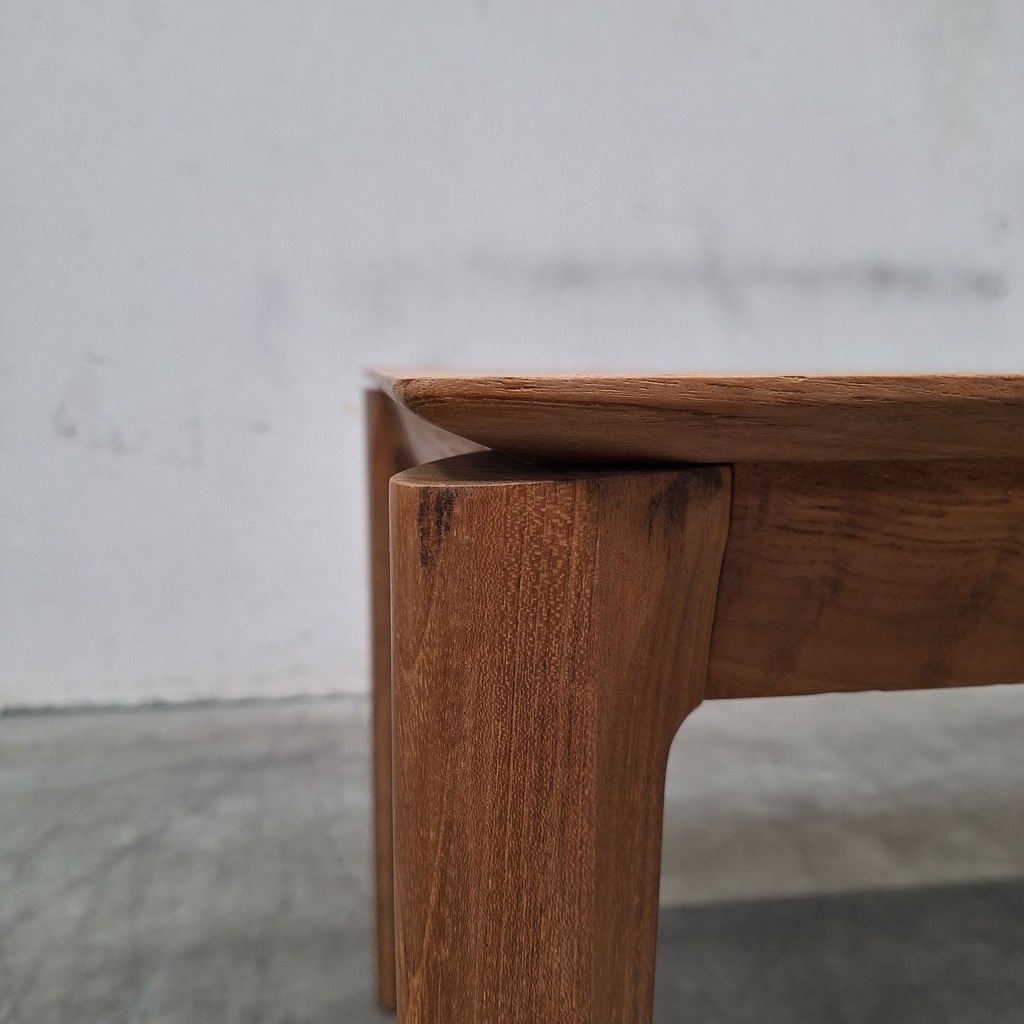 Bok dining table