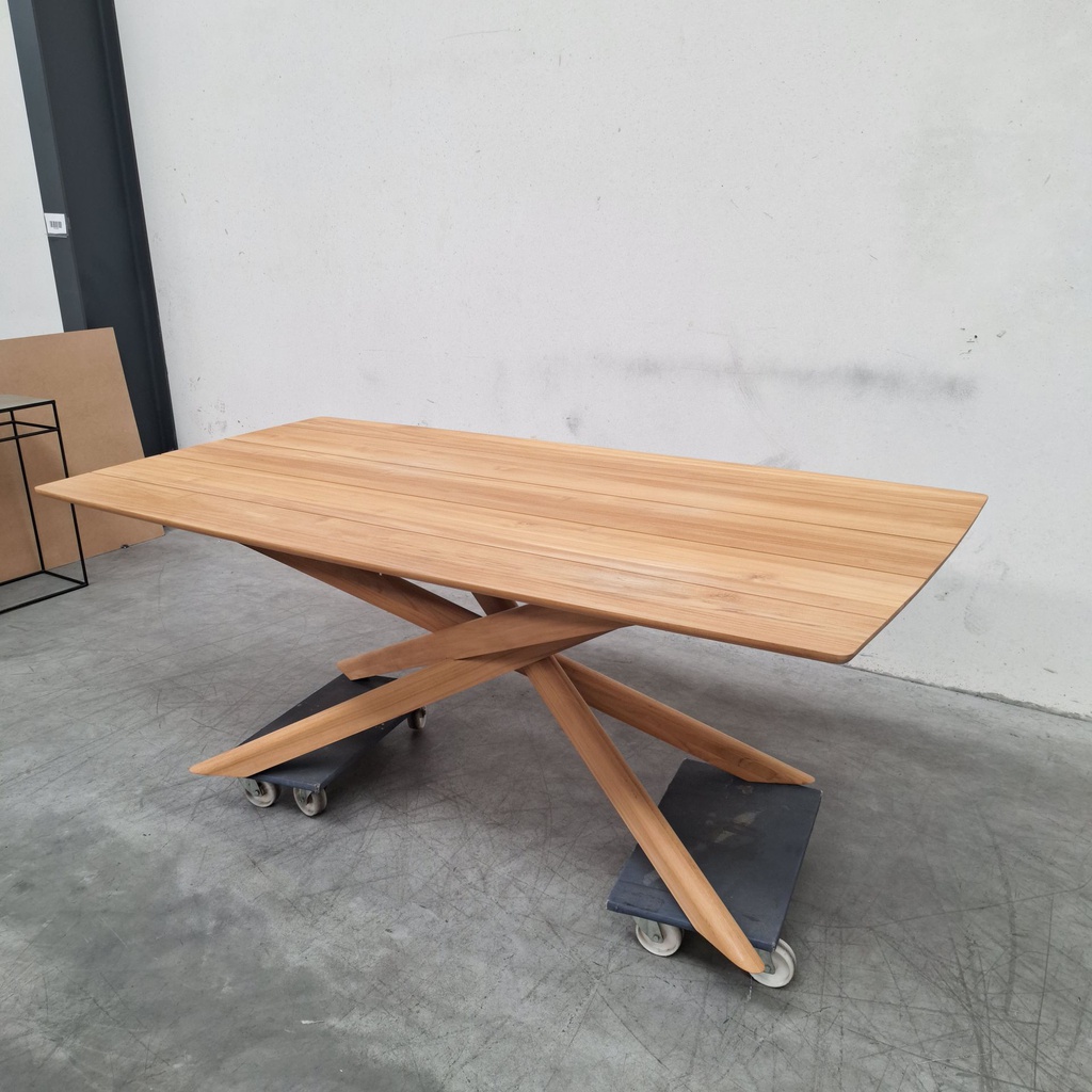 Mikado outdoor dining table