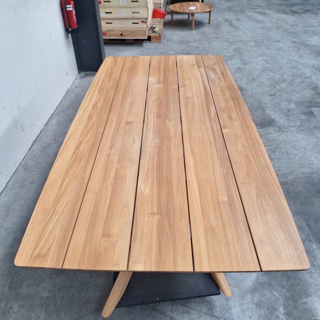 Mikado outdoor dining table