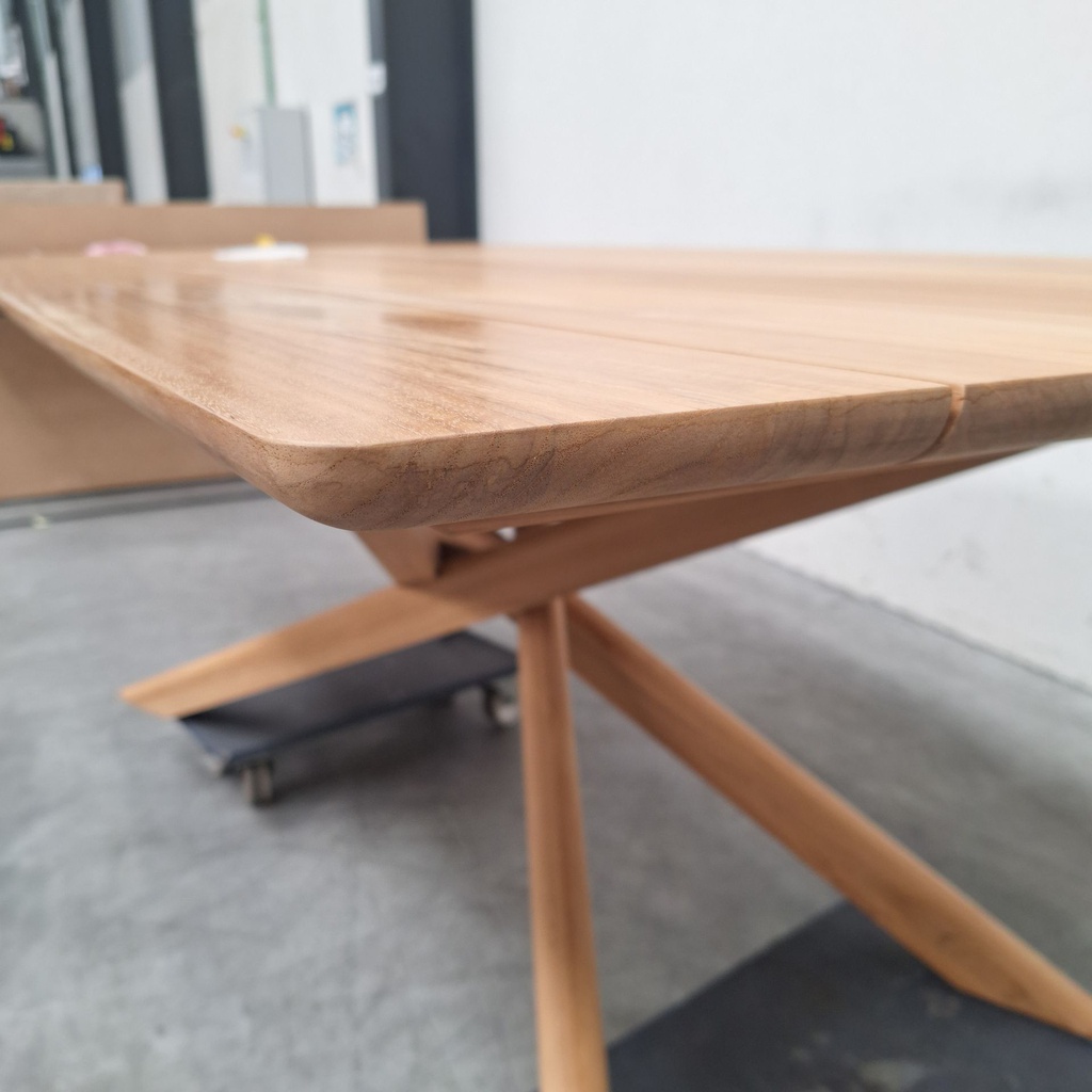 Mikado outdoor dining table