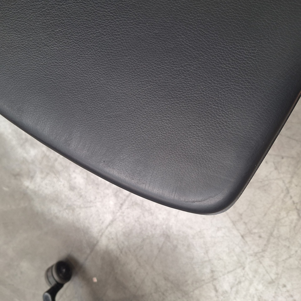 Bok dining chair