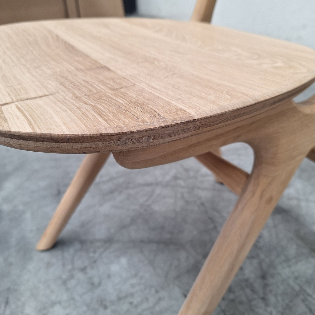 Eye dining chair