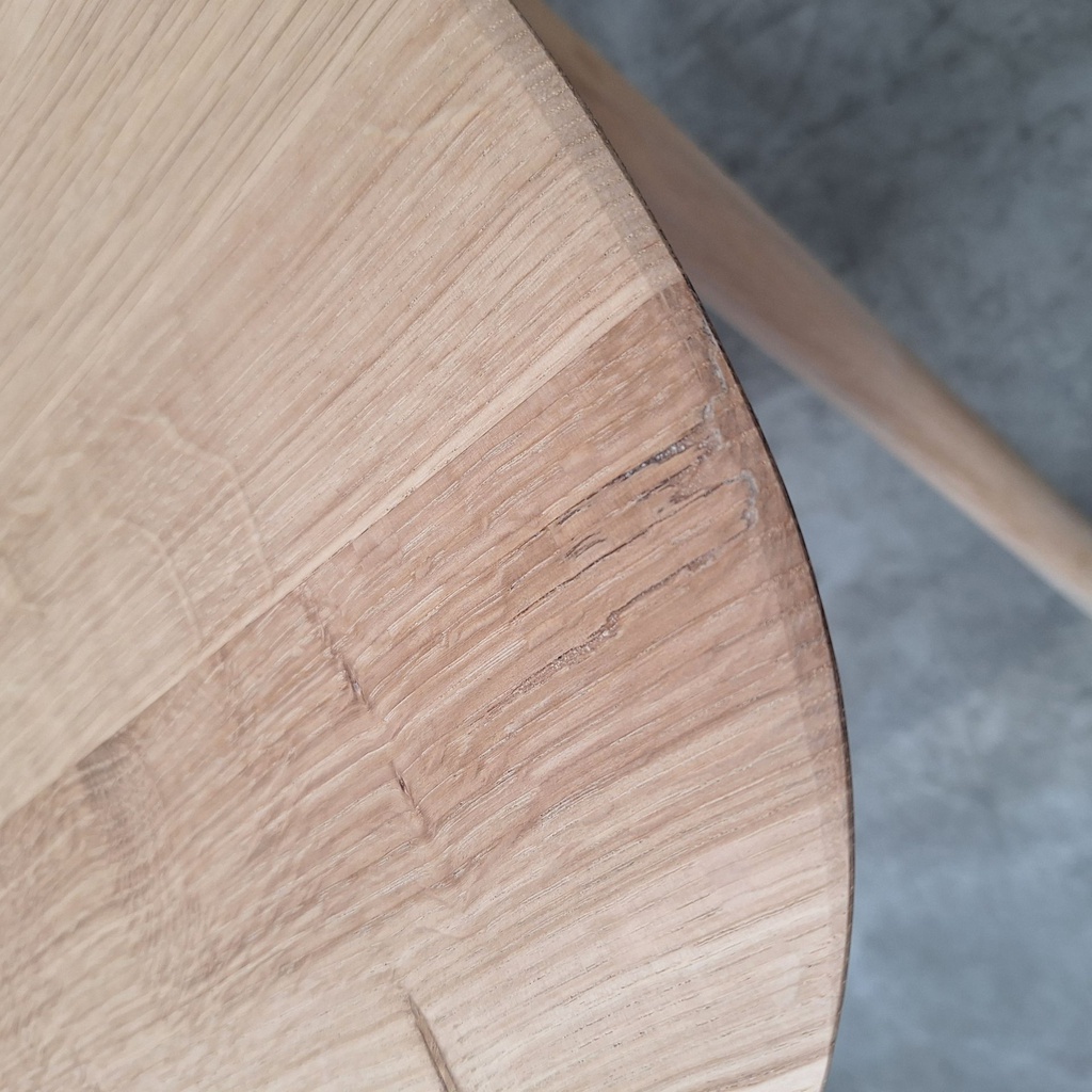 Eye dining chair