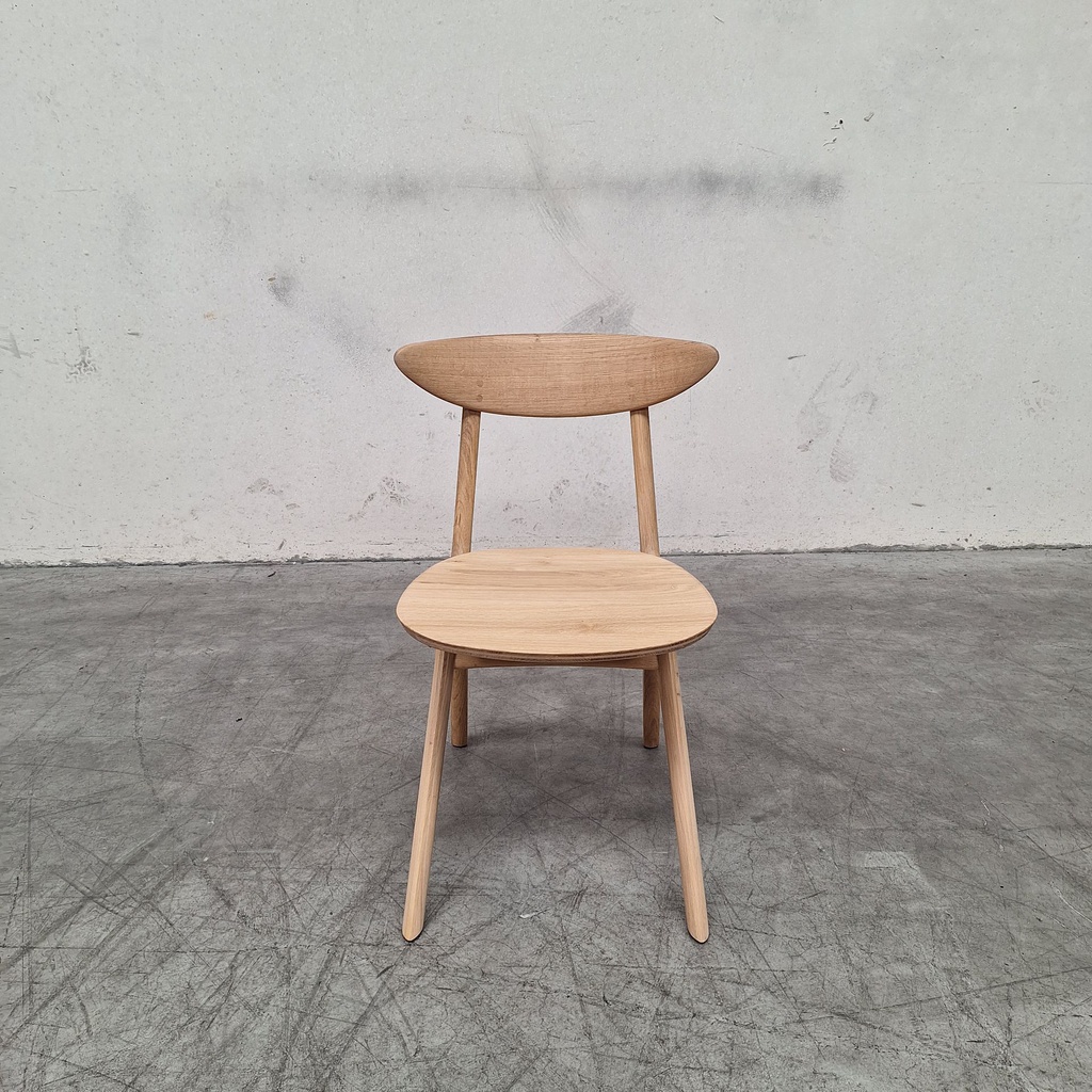 Eye dining chair
