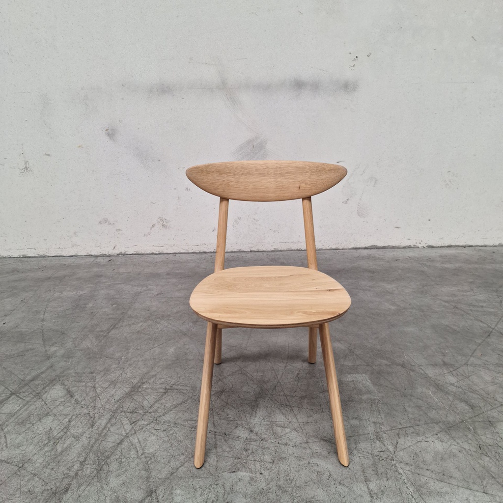 Eye dining chair