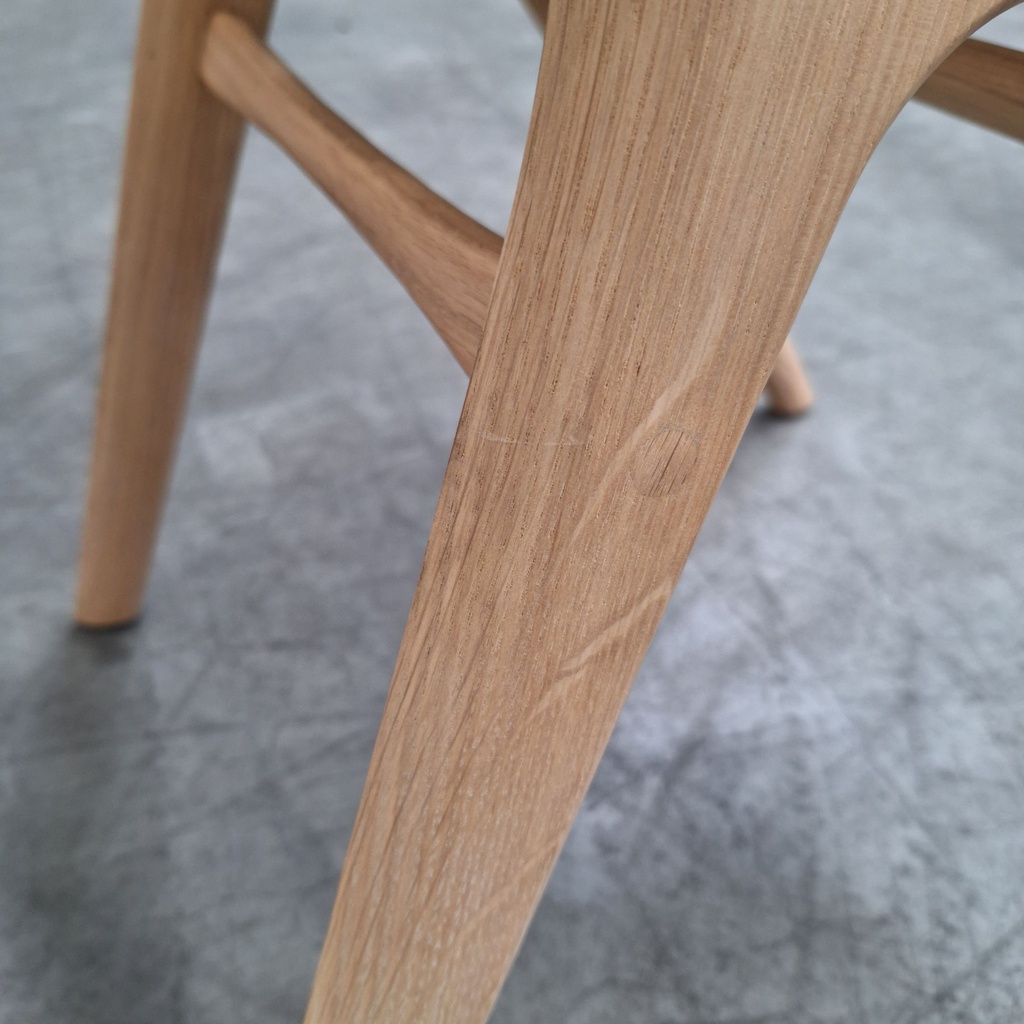 Eye dining chair