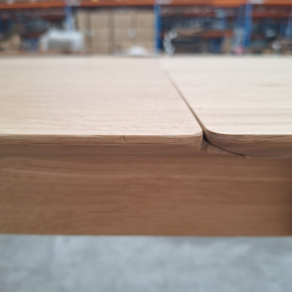 Bok extendable dining table
